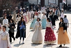 서울 종로구 경복궁이 중국을 비롯한 외국인 관광객들로 붐비고 있다. 2025.3.21. (ⓒ뉴스1, 무단 전재-재배포 금지)