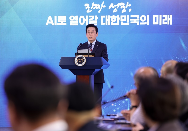 이재명 대통령이 8일 서울 중구 서울스퀘어에서 열린 국가인공지능(AI) 전략위원회 출범식에서 발언하고 있다. 2025.9.8(사진=저작권자(c) 연합뉴스, 무단 전재-재배포 금지)