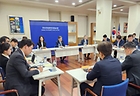 조현 외교부 장관이 현지시간 9일 오후 미국에 진출한 기업인들과 간담회를 진행하고 있다.(사진=외교부 제공)