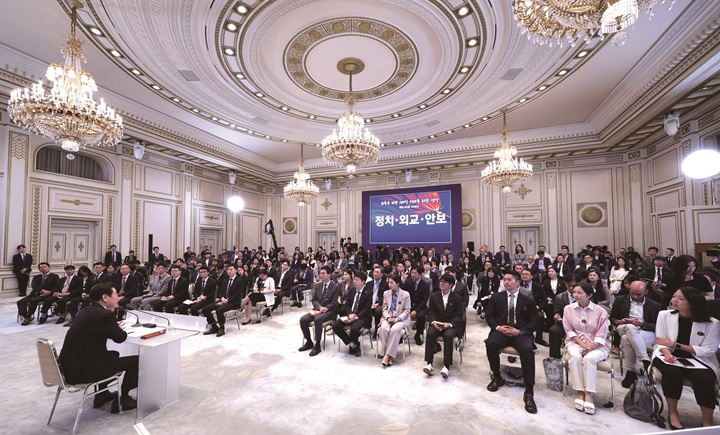이재명 대통령이 9월 11일 청와대 영빈관에서 열린 취임 100일 기자회견 '회복을 위한 100일, 미래를 위한 성장'에서 발언하고 있다. 사진 뉴시스