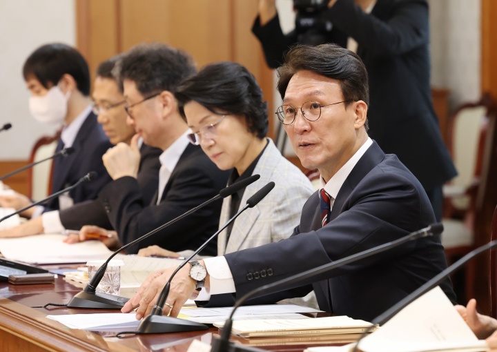 김민석 국무총리가 12일 오전 서울 종로구 정부서울청사에서 열린 제9차 자살예방정책위원회 회의에서 모두발언을 하고 있다.(ⓒ뉴스1, 무단 전재-재배포 금지)