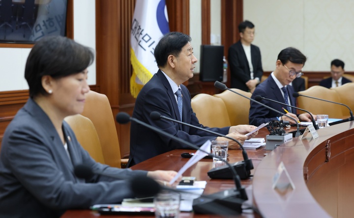 구윤철 경제부총리 겸 기획재정부 장관이 15일 서울 종로구 정부서울청사에서 열린 경제관계장관회의에서 모두발언을 하고 있다.(ⓒ뉴스1, 무단 전재-재배포 금지)