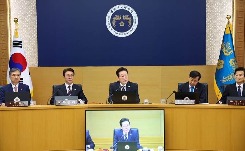 이 대통령, 세종 첫 국무회의…"집무실·의사당 건립 차질 없이 추진"