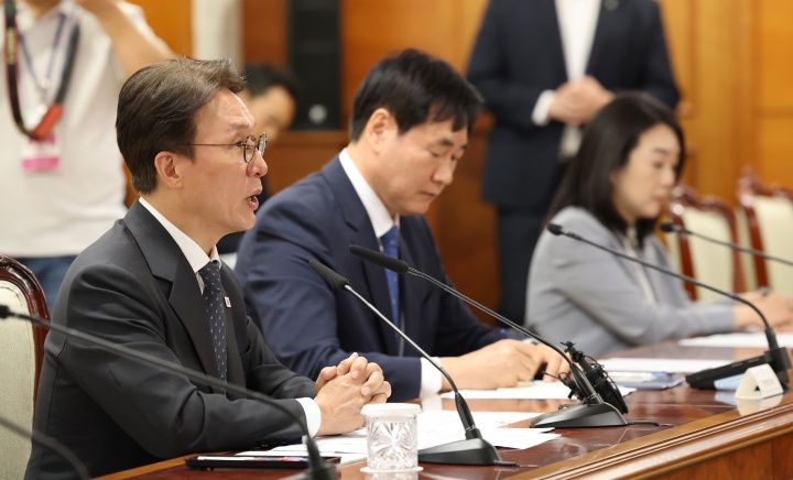김민석 국무총리가 22일 서울 종로구 정부서울청사에서 열린 통신사 및 금융사 해킹사고 관련 긴급현안점검회의에서 모두발언을 하고 있다.(ⓒ뉴스1, 무단 전재-재배포 금지)
