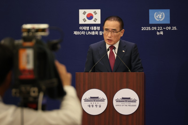 위성락 국가안보실장이 23일(현지시간) 미국 뉴욕 한 호텔의 한국프레스센터에서 이재명 대통령의 유엔 총회 기조연설, 정상회담 관련 브리핑을 하고 있다. 2025.9.24(사진=저작권자(c) 연합뉴스, 무단 전재-재배포 금지)