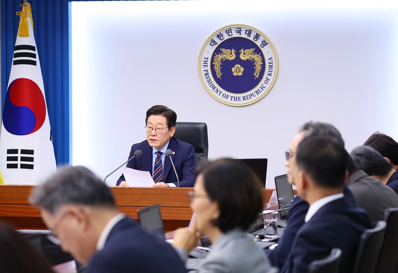 이재명 대통령이 2일 용산 대통령실에서 수석보좌관회의를 주재하고 있다. 2025.10.2(사진=저작권자(c) 연합뉴스, 무단 전재-재배포 금지)