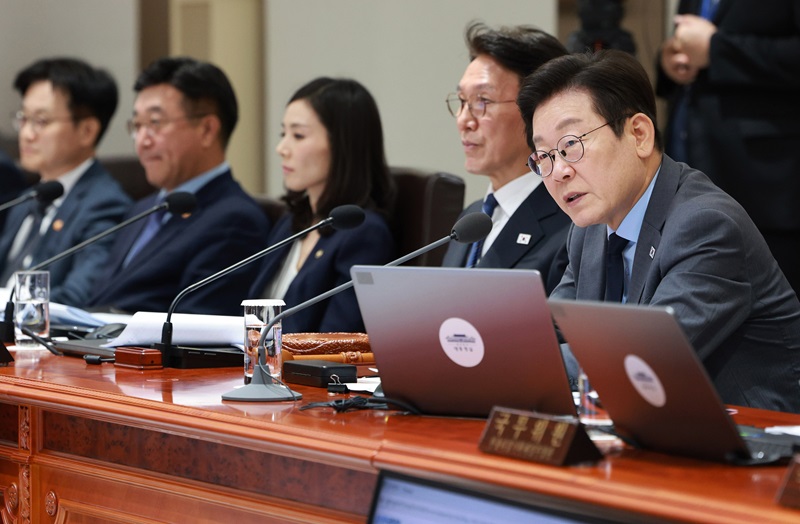 이재명 대통령이 9일 서울 용산 대통령실에서 열린 국무회의에서 민생경제 회복·안정 대책 토론을 하고 있다. 2025.9.9 [대통령실통신사진기자단](사진=저작권자(c) 연합뉴스, 무단 전재-재배포 금지)