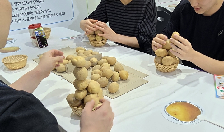 다양한 박람회 현장.