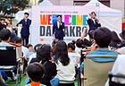 관객들이 팝페라 그룹 스페스의 공연을 감상하고 있다.