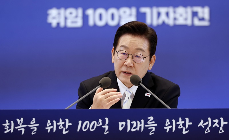 이재명 대통령이 11일 청와대 영빈관에서 열린 취임 100일 기자회견 '회복을 위한 100일, 미래를 위한 성장'에서 답변하고 있다. 2025.9.11(사진=저작권자(c) 연합뉴스, 무단 전재-재배포 금지)
