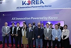 한-중동 비즈니스 파트너십 행사 참석자인 과기정통부, NIPA, 주두바이대한민국총영사관, 파트너십 체결 기업 관계자 등이 기념 촬영을 하고 있다.(사진=과기정통부 제공)