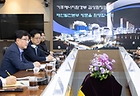 김성환 기후에너지환경부 장관이 충남 태안군 한국서부발전 태안발전본부를 방문해 발전사 관계자들에게 석탄발전 폐지 관련 발언을 하고 있다. 2025.10.10 (ⓒ뉴스1, 무단 전재-재배포 금지)