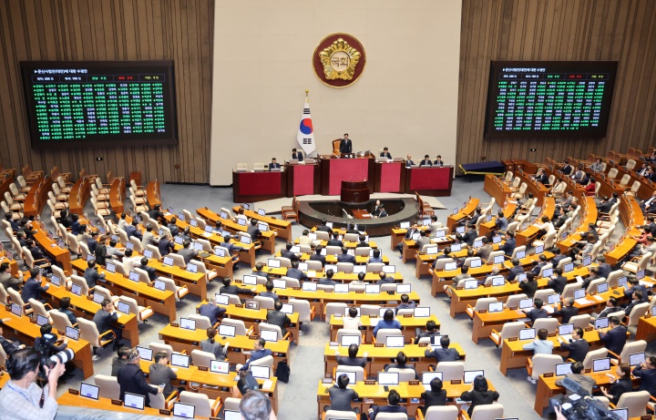 25일 서울 여의도 국회에서 열린 제 429회 국회(정기회) 제9차 본회의에서 문신사법안(대안)이 통과되고 있다.(ⓒ뉴스1, 무단 전재-재배포 금지)
