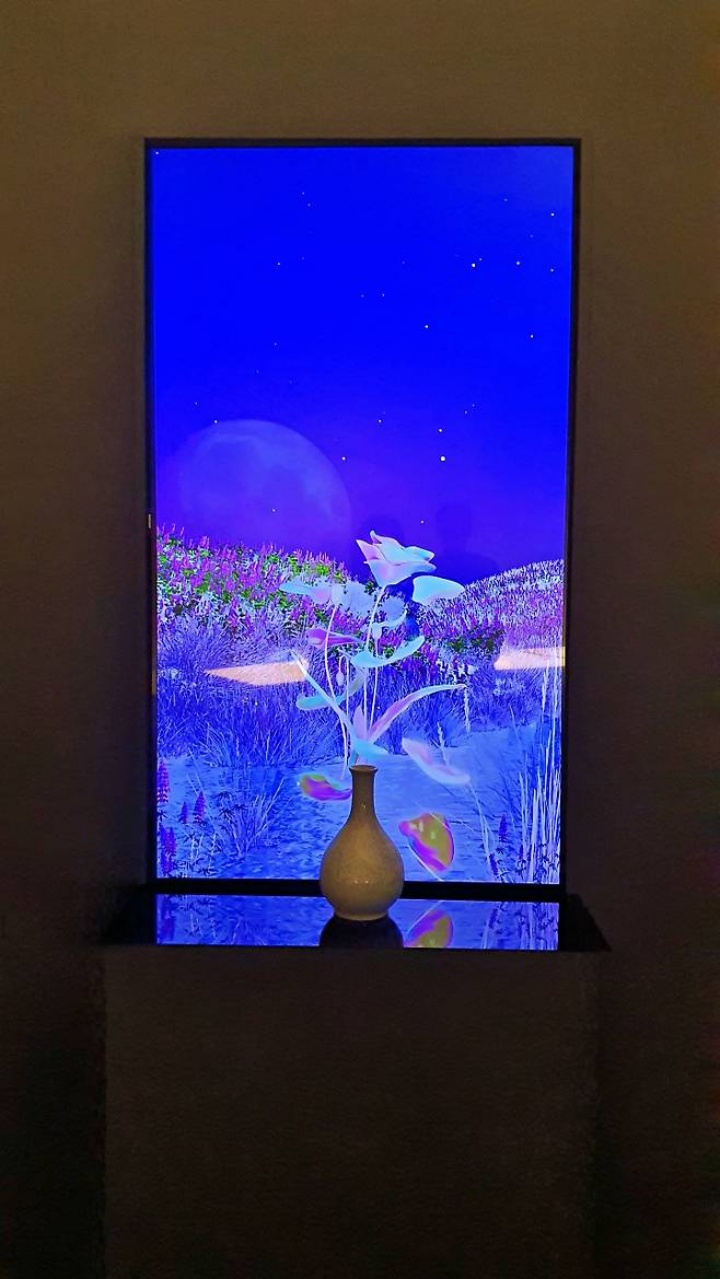 도자기를 올리면 피어나는 디지털 꽃, 관람객이 완성하는 작품.