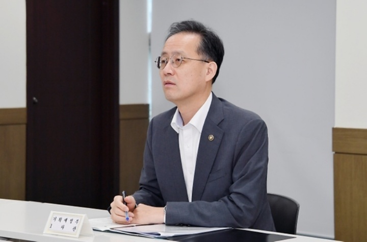 이형일 기획재정부 차관이 19일 충북 음성군 소재 음성 축산물 공판장을 방문해 제58차 물가관계차관회의를 주재하고 있다.(ⓒ뉴스1, 기획재정부 제공, 무단 전재-재배포 금지)