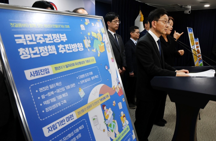 윤창렬 국무조정실장이 22일 서울 종로구 정부서울청사에서 국민주권정부 청년정책 추진방향 관련 브리핑을 하고 있다. 2025.9.22. (ⓒ뉴스1, 무단 전재-재배포 금지)