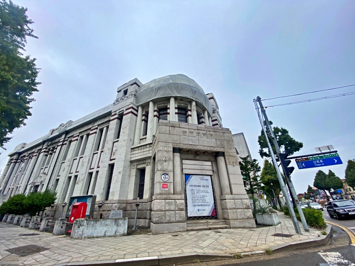 보수공사 중인 인천우체국. 새로운 도시 재생의 거점을 기다린다.
