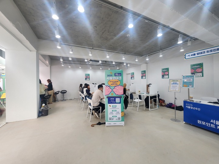 청년주간 팝업스토어 내부.