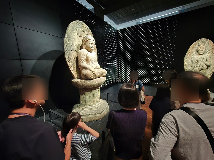 문화해설사님과 전해주는 전시 작품 이야기.