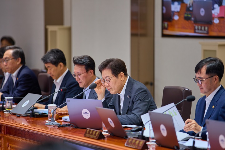 이재명 대통령이 8일 서울 용산 대통령실 청사에서 열린 국무회의를 주재하고 있다. (대통령실 제공. 재판매 및 DB 금지) 2025.7.8(ⓒ뉴스1, 무단 전재-재배포 금지)