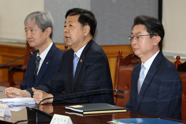구윤철 경제부총리 겸 기획재정부 장관이 18일 오전 서울 중구 은행회관에서 열린 확대 거시경제금융회의에서 모두발언을 하고 있다.(ⓒ뉴스1, 무단 전재-재배포 금지)
