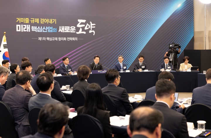 이재명 대통령이 15일 서울 성북구 한국과학기술연구원(KIST)에서 열린 제1차 핵심규제 합리화 전략회의에서 발언을 하고 있다. (대통령실 제공) 2025.9.15. (ⓒ뉴스1, 무단 전재-재배포 금지)