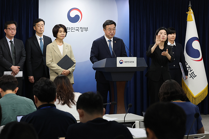 윤호중 행정안전부 장관이 7일 서울 종로구 정부서울청사에서 제3차 고위당정협의회 결과 브리핑을 하고 있다. 2025.9.7 (ⓒ뉴스1, 무단 전재-재배포 금지)