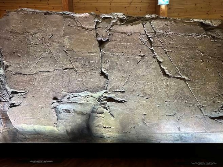 반구대 암각화 모형.