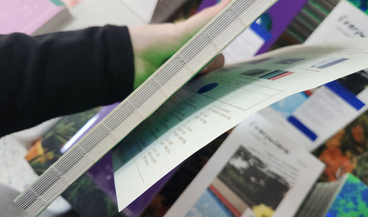 실 제본, 박 인쇄 등 디자인 실습 시간에만 볼 수 있었던 다양한 책의 실물을 접하고, 어떻게 만들어졌는지 원리를 탐색할 수 있었다.