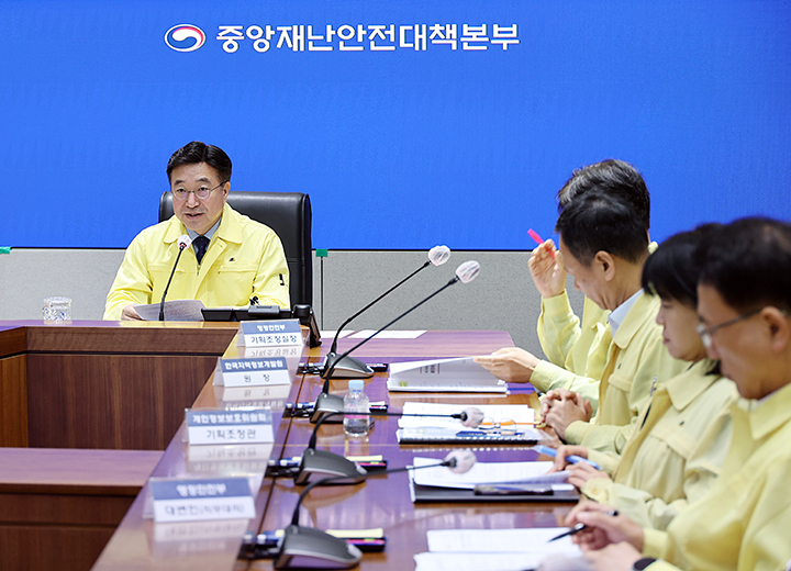 윤호중 중앙재난안전대책본부장(행정안전부 장관)이 20일 오전 정부서울청사에서 국가정보자원관리원 행정정보시스템 화재 관련 중대본 회의를 주재하고 모두 발언을 하고 있다. (사진=행정안전부)