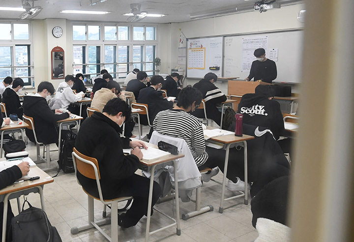서울 한 고등학교에서 수업을 하고 있다. (ⓒ뉴스1, 무단 전재-재배포 금지)