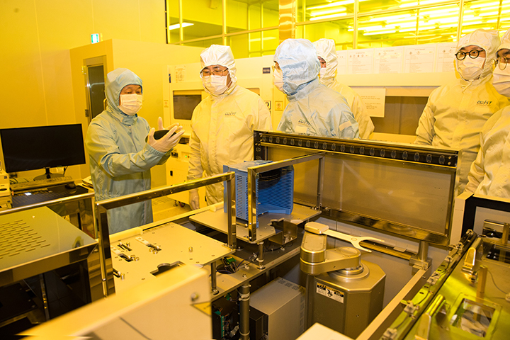 서울고용노동청에 임금체불 퇴직 근로자 생계비 융자 지원 안내문이 걸려 있다. 2023.11.28 (ⓒ뉴스1, 무단 전재-재배포 금지)