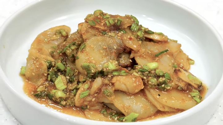 사찰음식 감자구이 무침. (출처=유튜브 채널, 집에서 절밥)