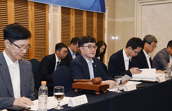 임기근 기획재정부 차관이 20일 서울 영등포구 켄싱턴호텔에서 열린 '제3차 조달정책심의위원회'를 주재하고 있다.(ⓒ뉴스1, 무단 전재-재배포 금지)