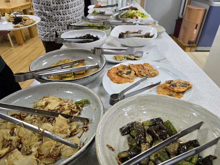 행사를 맞아 영선사가 정성스럽게 준비한 점심 공양.