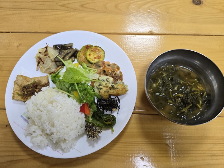 맛깔스럽게 보이는 제철 사찰음식.