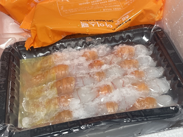 아이스팩과 함께 안전하게 배송된다.