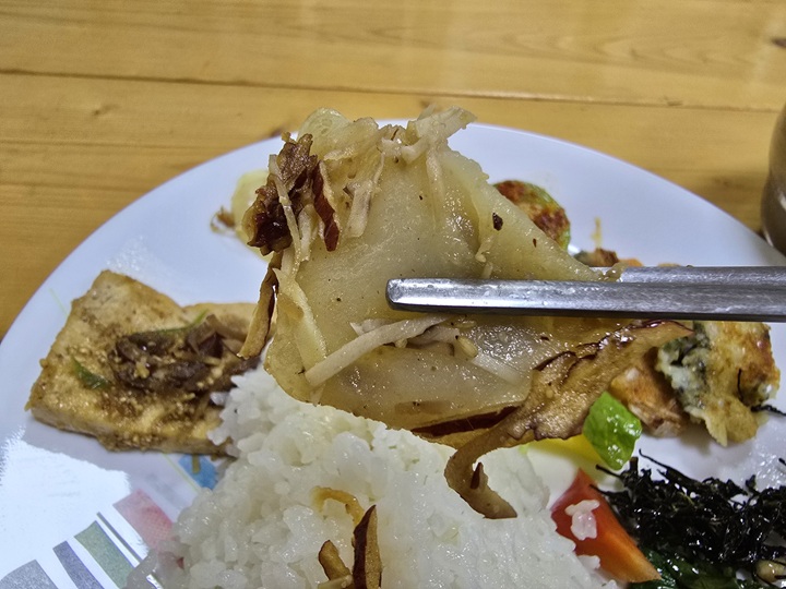 사찰음식의 공통분모는 담백함이다.