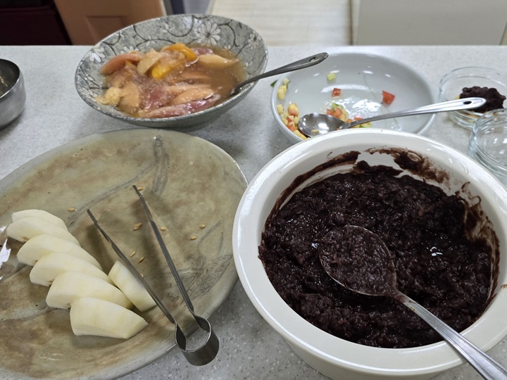 직접 만들어 먹는 사찰 팥빙수.