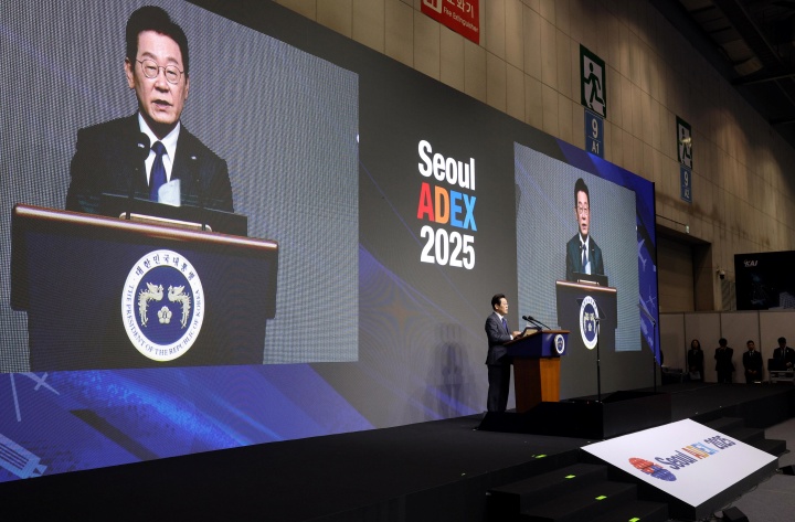이재명 대통령이 20일 경기 고양시 킨텍스에서 열린 서울 ADEX 2025 개막식에서 축사하고 있다.(사진=저작권자(c) 연합뉴스, 무단 전재-재배포 금지)