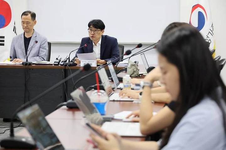 신경식 여성가족부 기획재정담당관이 지난 28일 서울 종로구 정부서울청사에서 2026년도 예산안 관련 사전브리핑을 하고 있다. 2025.8.29(사진=저작권자(c) 연합뉴스, 무단 전재-재배포 금지)