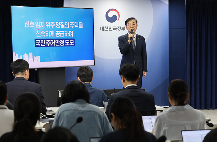 김윤덕 국토교통부 장관이 지난 9월 7일 서울 종로구 정부서울청사에서 '주택공급 확대방안' 관련 합동브리핑을 하고 있다. 2025.9.7 (ⓒ뉴스1, 무단 전재-재배포 금지)