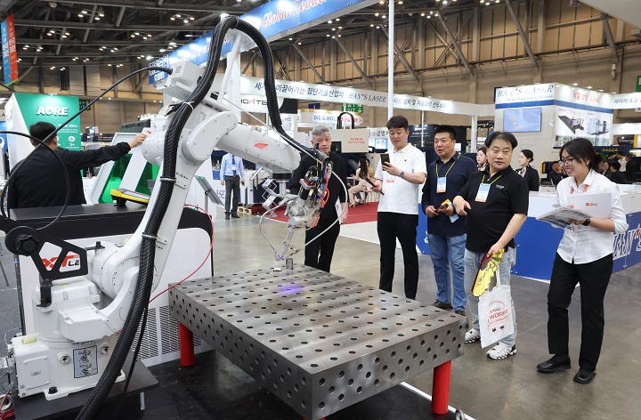 지난 5월 20일 열린 '제12회 부산국제기계대전(BUTECH 2025)'에 인공지능(AI) 로봇, 지능형 공장 등 미래형 제조 기술이 적용된 다양한 제품들이 전시됐다. 사진은 기사내용과 무관. 2025.5.20(저작권자(c) 연합뉴스, 무단 전재-재배포 금지)