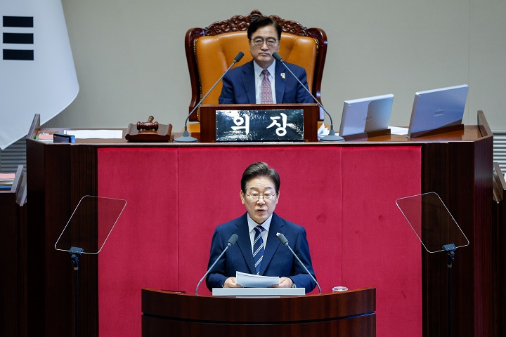 이재명 대통령이 26일 오전 서울 여의도 국회에서 열린 제426회국회(임시회) 제2차 본회의에서 2025년도 제2회 추가경정예산안에 대한 정부의 시정연설을 하고 있다. 2025.6.26(ⓒ뉴스1, 무단 전재-재배포 금지)