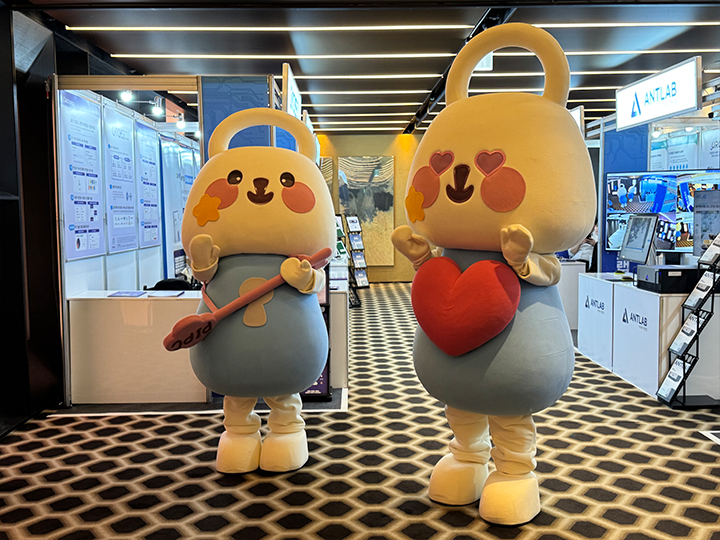개인정보보호위원회 공식 마스코트 '락','스타'의 모습.