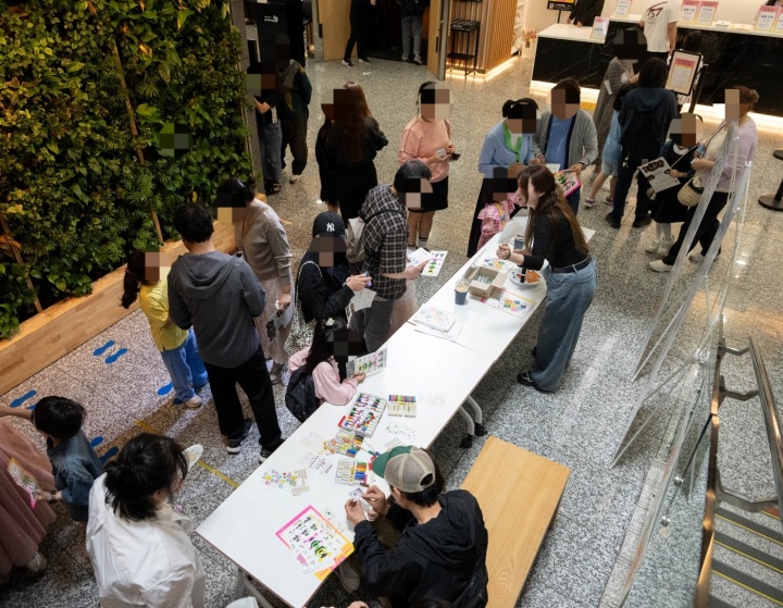 '우리 가족 맞춤 프로그램 찾기' QR코드 설문답변 및 프로그램 추천이벤트 진행.