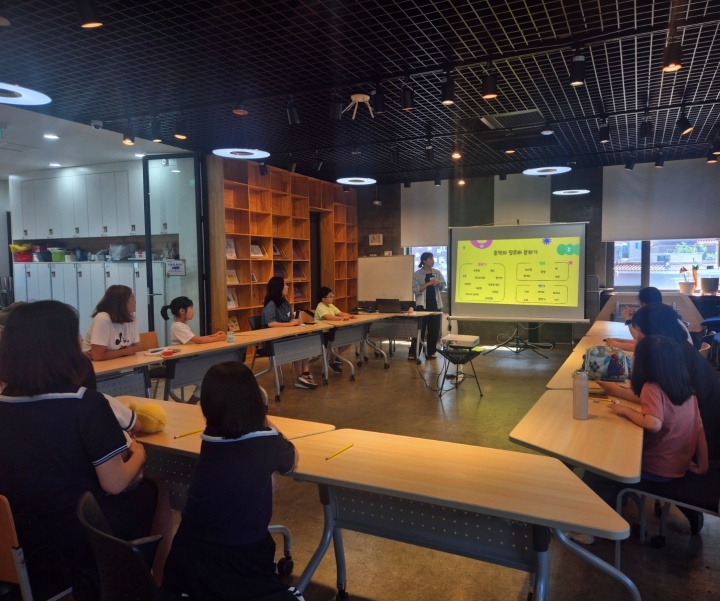 '꿈꽃1-찰칵! 우리가족 변신릴스' AI 활용한 음악 제작 및 영상 편집.