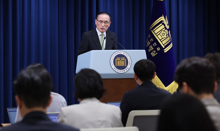 위성락 국가안보실장이 15일 서울 용산구 대통령실 청사에서 G7 정상 외교 관련 브리핑을 하고 있다. 이재명 대통령은 주요7개국(G7) 정상회의 참석 차 16일 출국한다. 2025.6.15(ⓒ뉴스1, 무단 전재-재배포 금지)