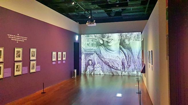 디지털 기술을 활용해 고전 문학 삽화를 생생하게 경험할 수 있도록 구성됐다.