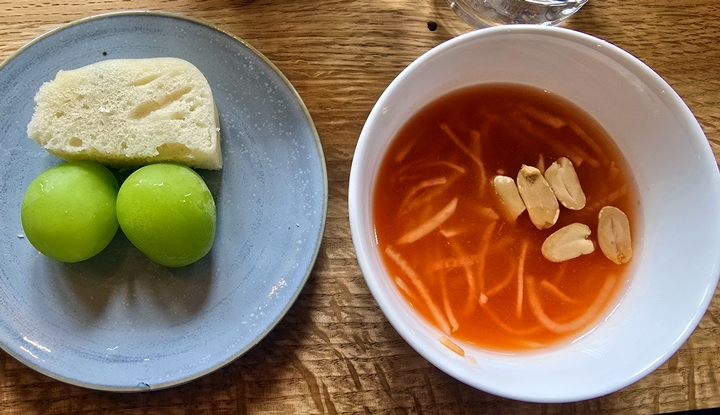 안동 출신 관계자들이 추천한 안동식혜(오른쪽).